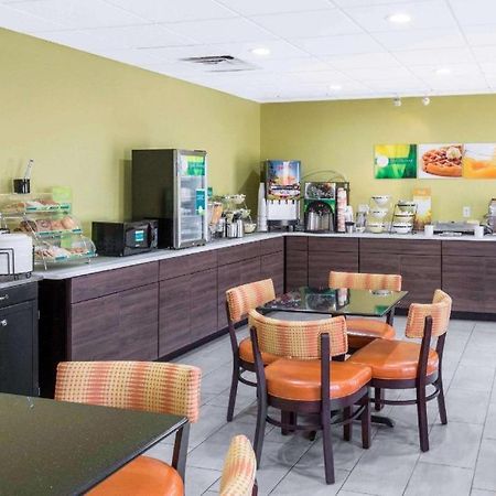 Quality Inn & Suites Arnold - St Louis Buitenkant foto