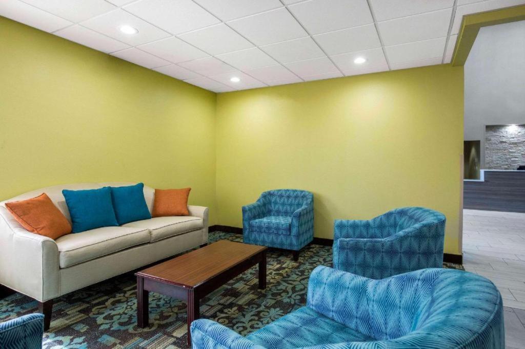 Quality Inn & Suites Arnold - St Louis Buitenkant foto