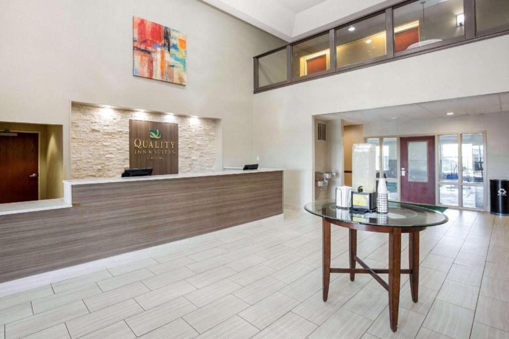 Quality Inn & Suites Arnold - St Louis Buitenkant foto