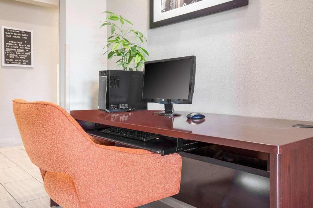 Quality Inn & Suites Arnold - St Louis Buitenkant foto